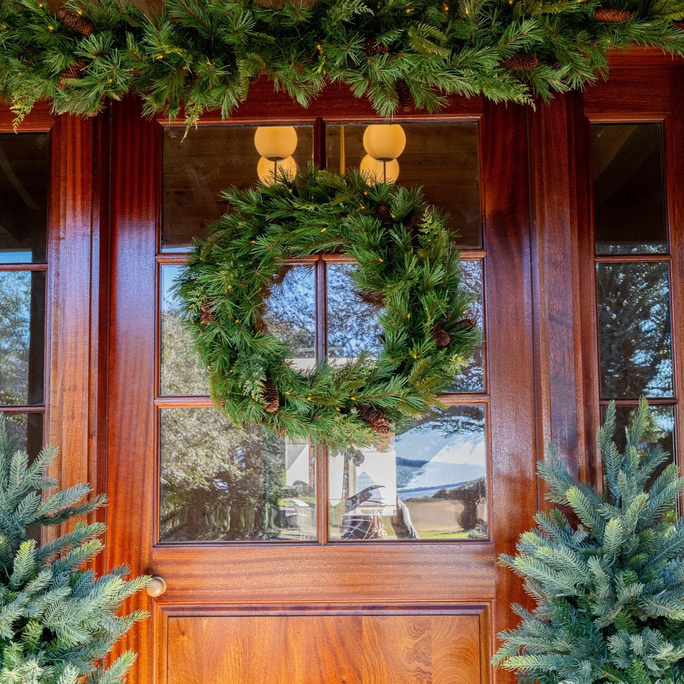 Aspen Wreath - Battery Operated with Dual Color T5 Lights