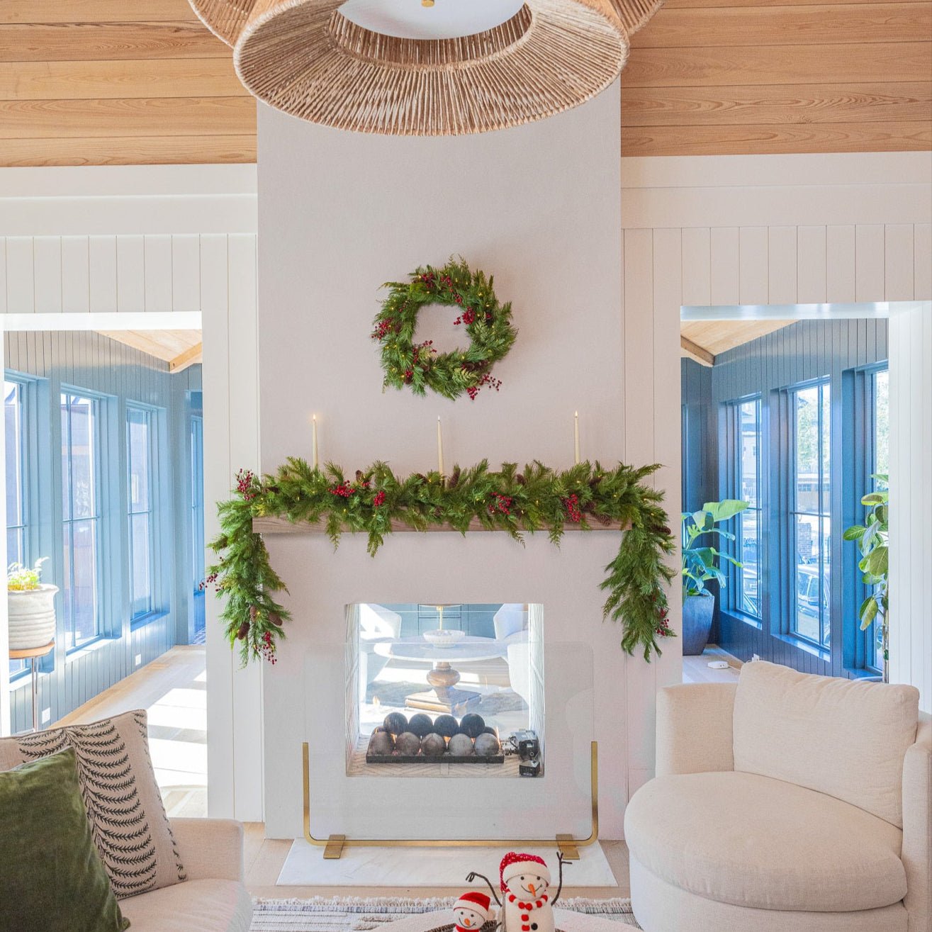 Plymouth Wreath - Battery Operated with Dual Color Lights 24" Diam.